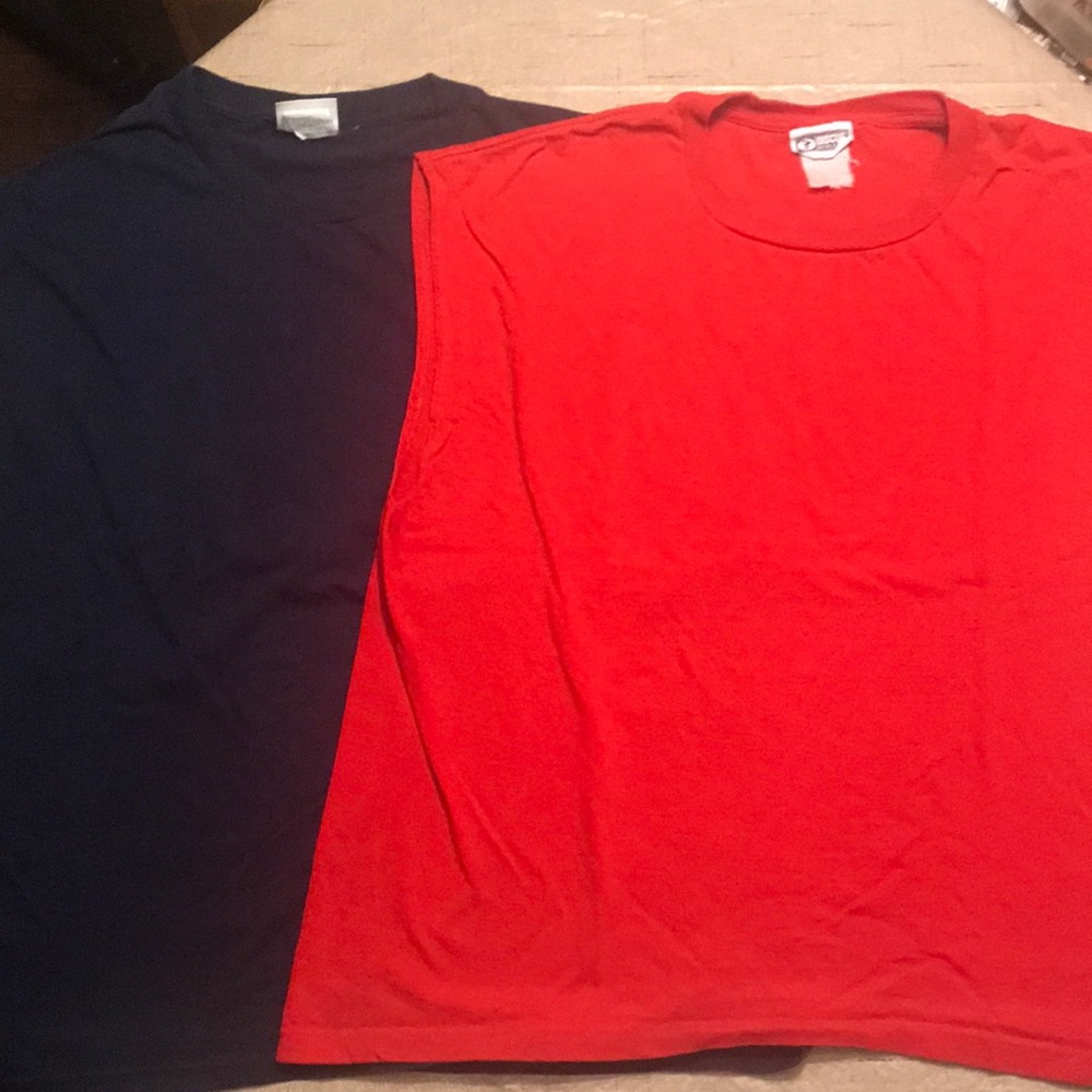 2 men’s sleeveless t-shirts